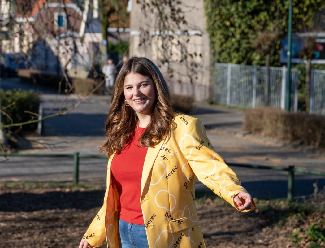 Blije pabostudent die werkt via Derec